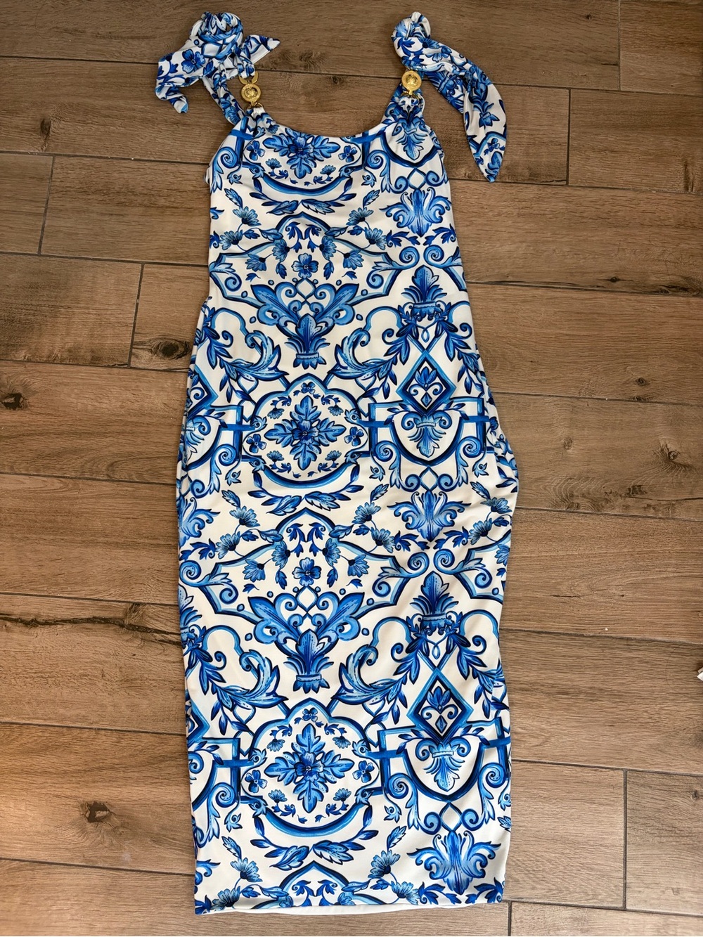 Club L London Blue & White Tile-Print Tie-Shoulder Midi Dress